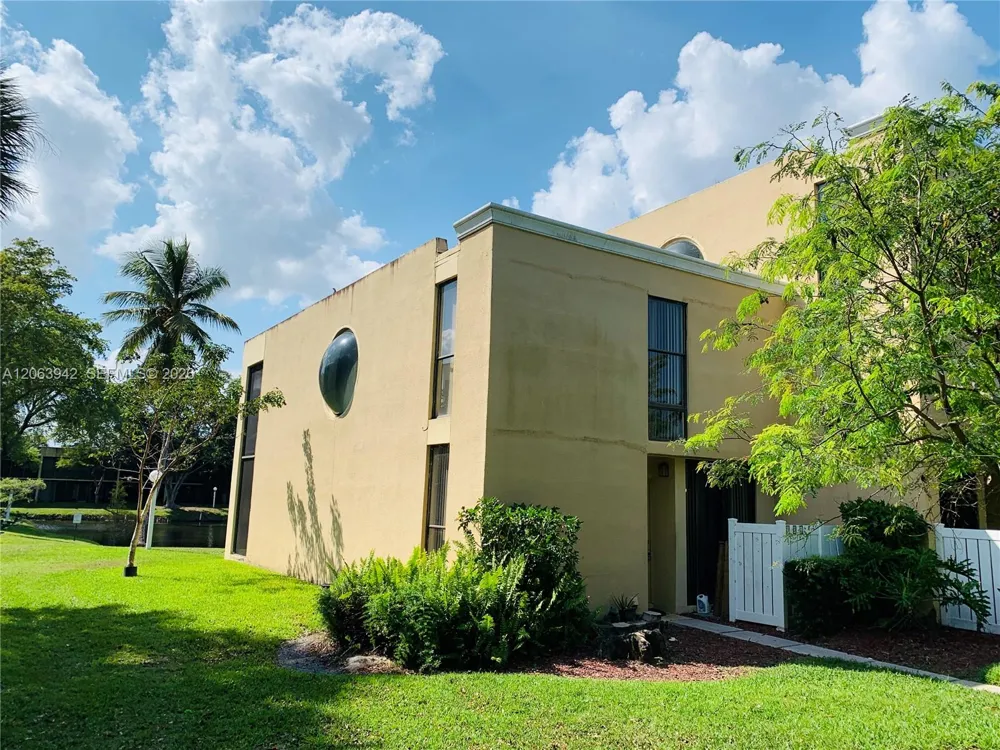 2961 SW 87th Ave #301 Davie, FL 33328