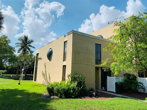 2961 SW 87th Ave #301