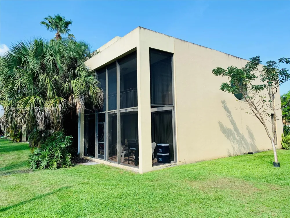 2961 SW 87th Ave #301 Davie, FL 33328