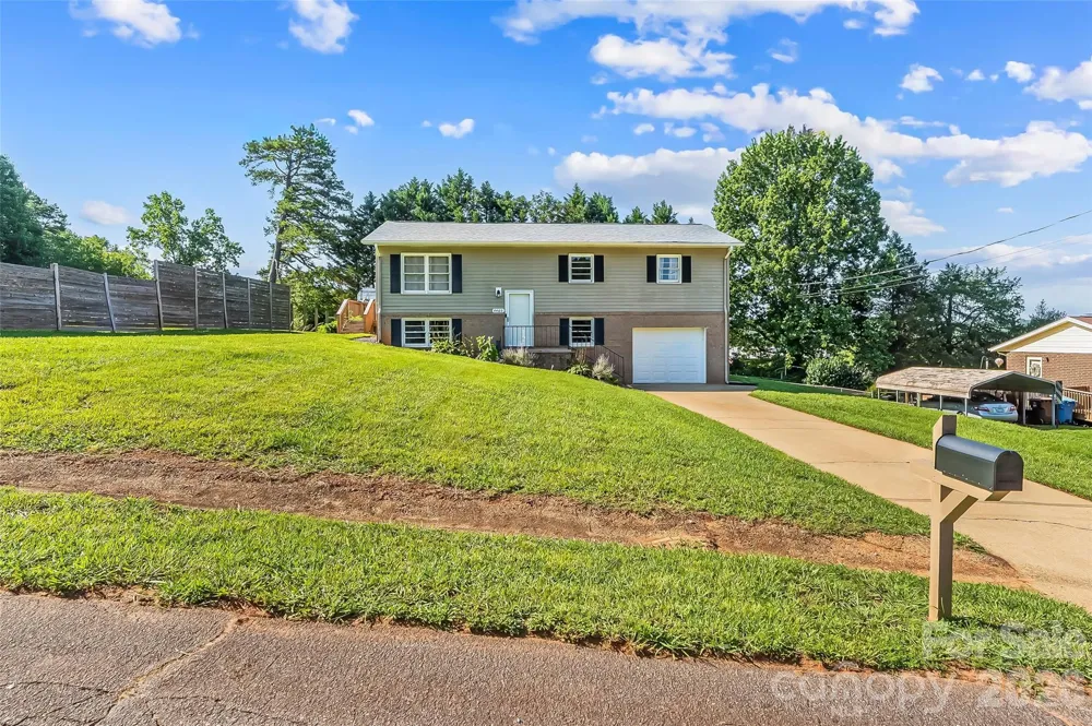 4405 Landing Court Hickory, NC 28602