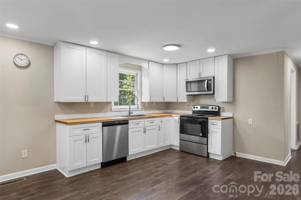 4405 Landing Court Hickory, NC 28602