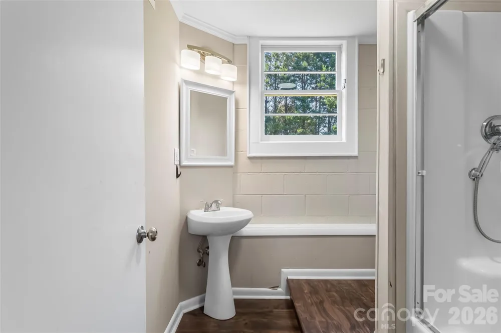 4405 Landing Court Hickory, NC 28602