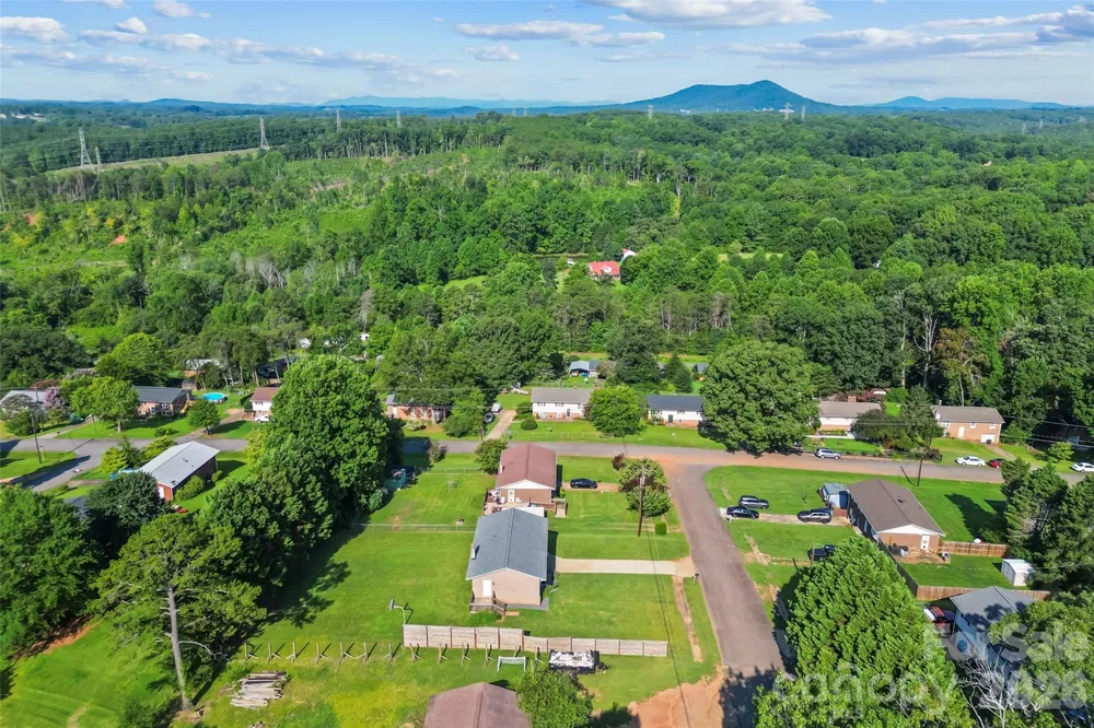 4405 Landing Court Hickory, NC 28602