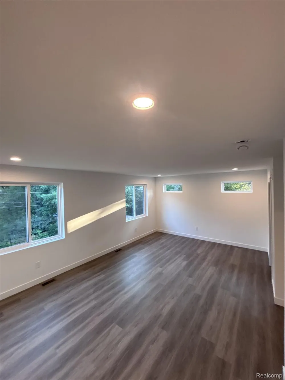 375 W Hayes Avenue Hazel Park City, MI 48030