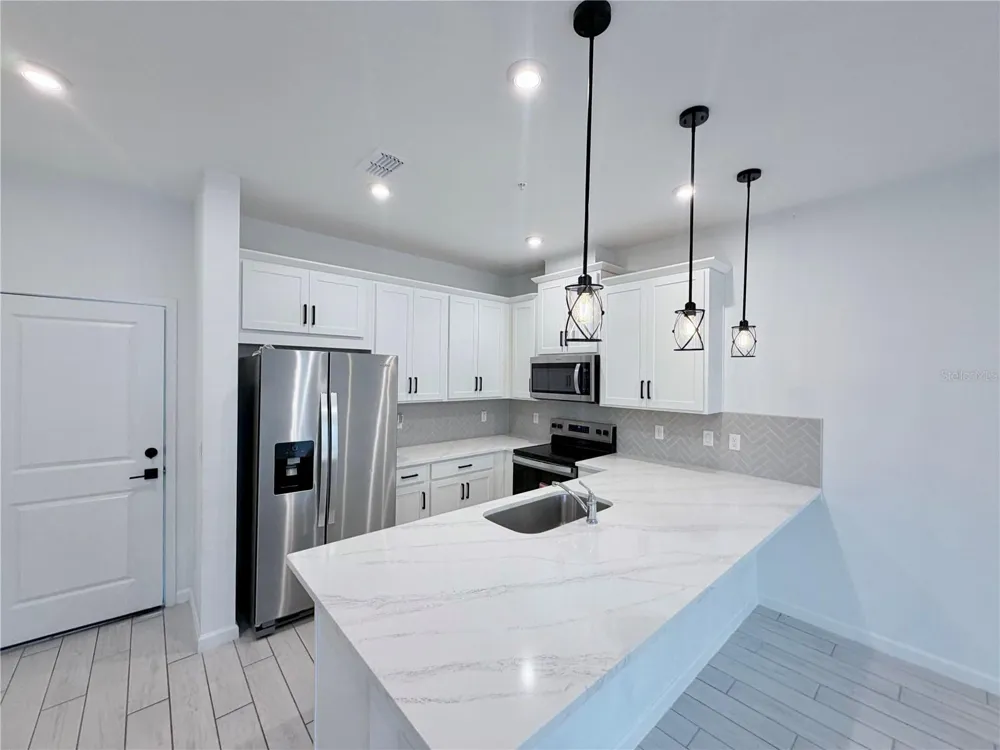 9855 WALKWAY DR Orlando, FL 32832