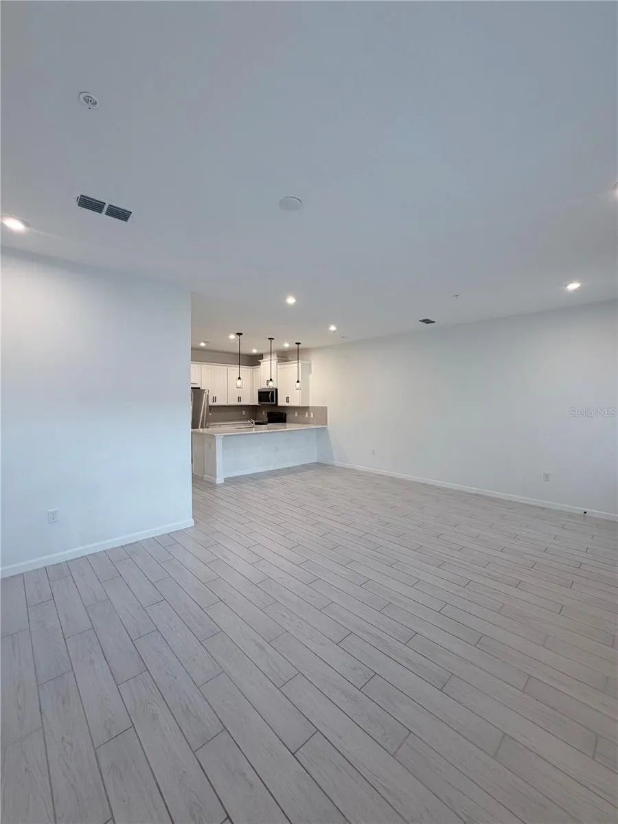 9855 WALKWAY DR Orlando, FL 32832