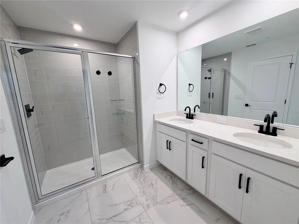 9855 WALKWAY DR Orlando, FL 32832