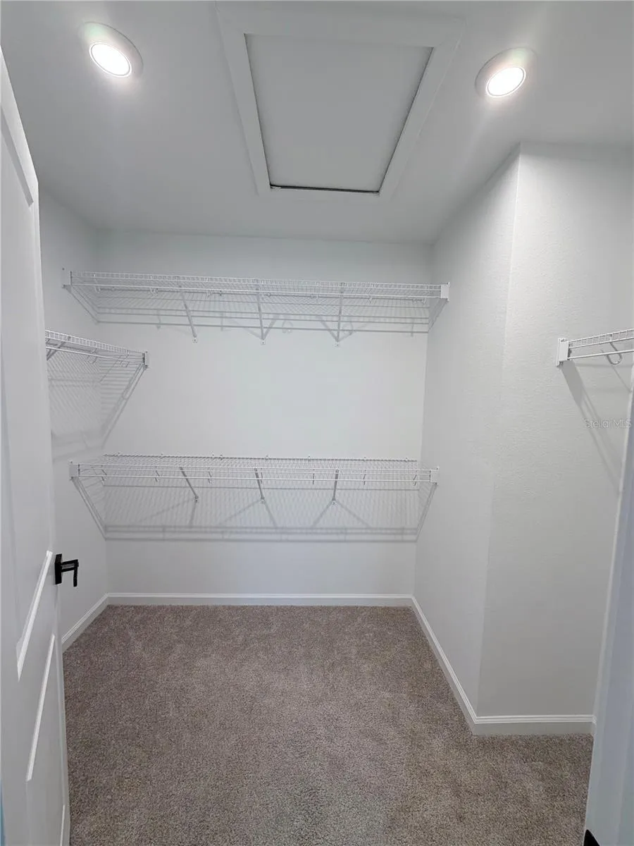 9855 WALKWAY DR Orlando, FL 32832