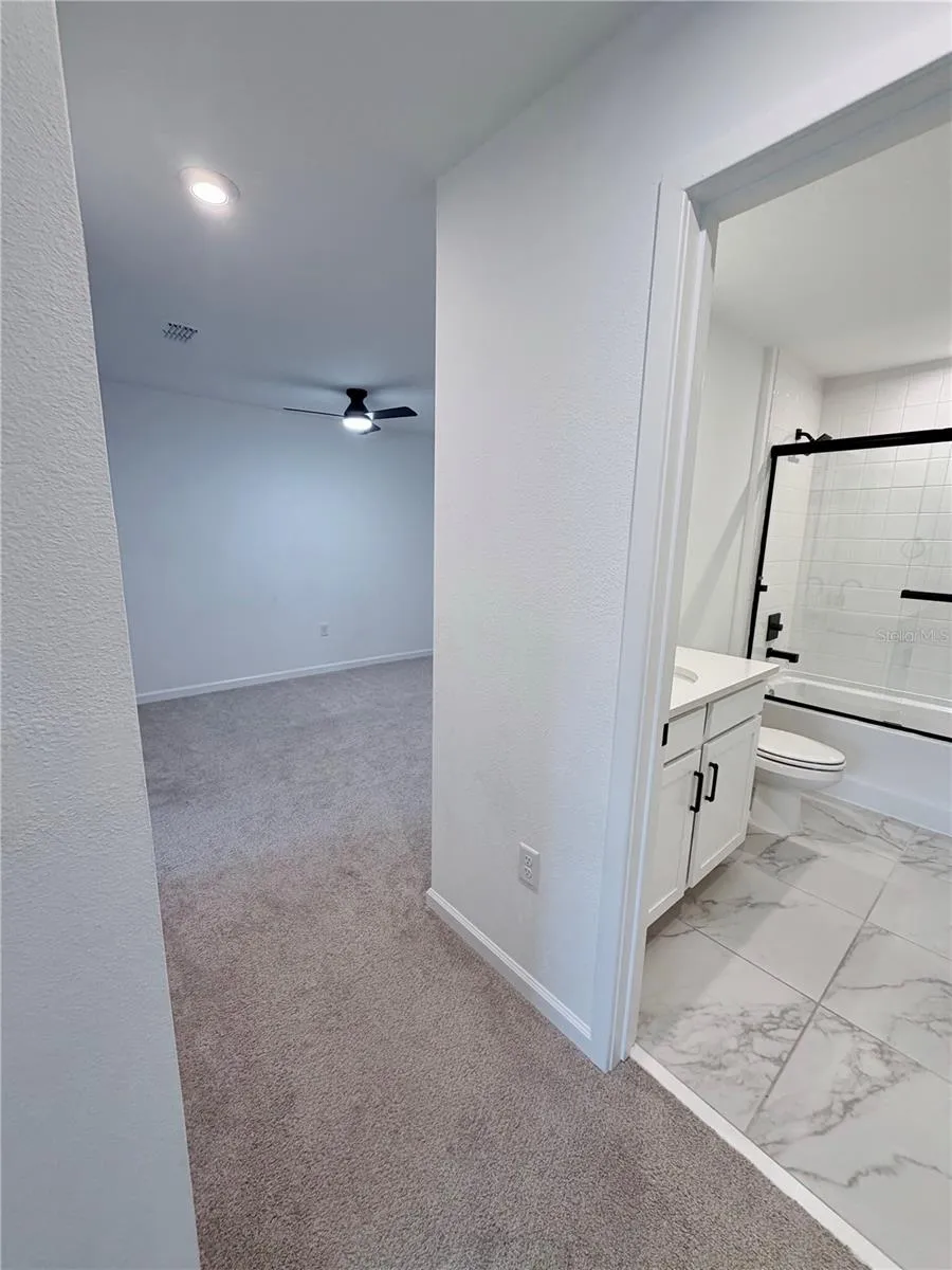 9855 WALKWAY DR Orlando, FL 32832