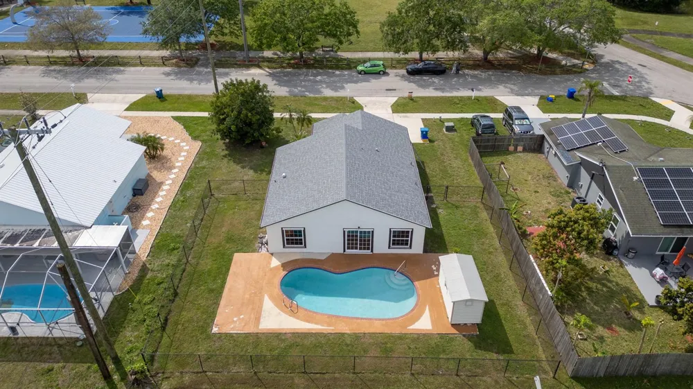 1240 Grandview Circle Royal Palm Beach, FL 33411