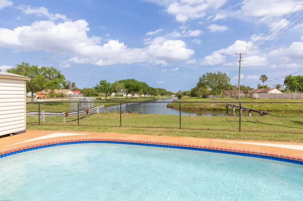 1240 Grandview Circle Royal Palm Beach, FL 33411