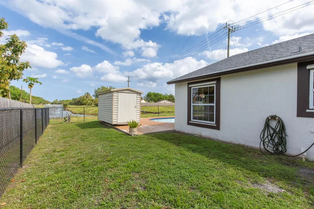 1240 Grandview Circle Royal Palm Beach, FL 33411