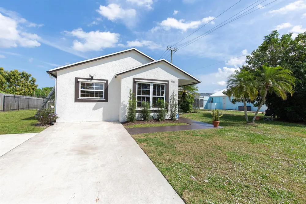 1240 Grandview Circle Royal Palm Beach, FL 33411