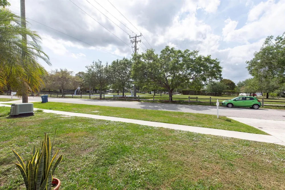 1240 Grandview Circle Royal Palm Beach, FL 33411