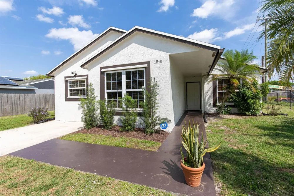 1240 Grandview Circle Royal Palm Beach, FL 33411