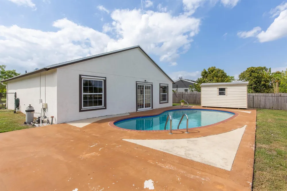 1240 Grandview Circle Royal Palm Beach, FL 33411