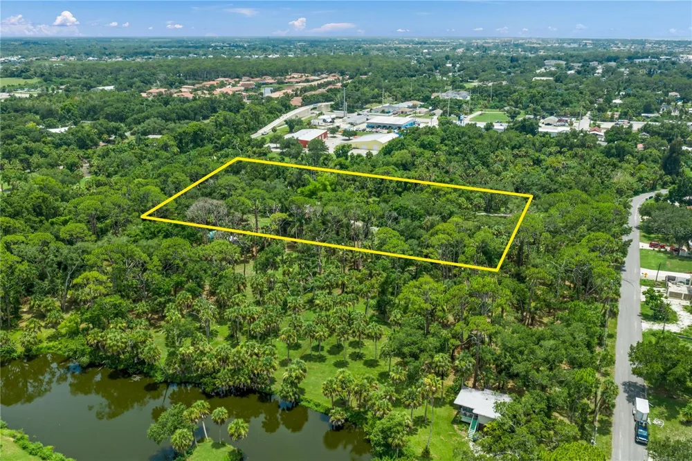 1210 TWIN LAKES AVENUE Nokomis, FL 34275