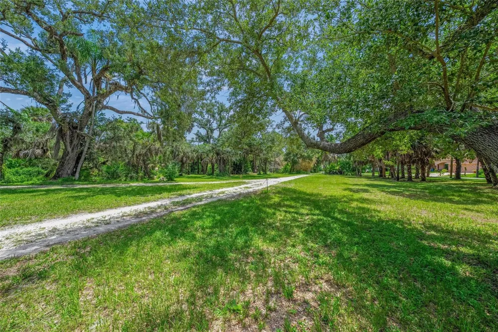 1210 TWIN LAKES AVENUE Nokomis, FL 34275