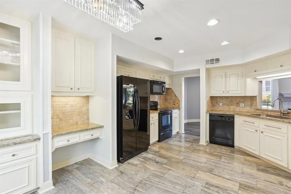 1725 Enterprise Avenue League City, TX 77573