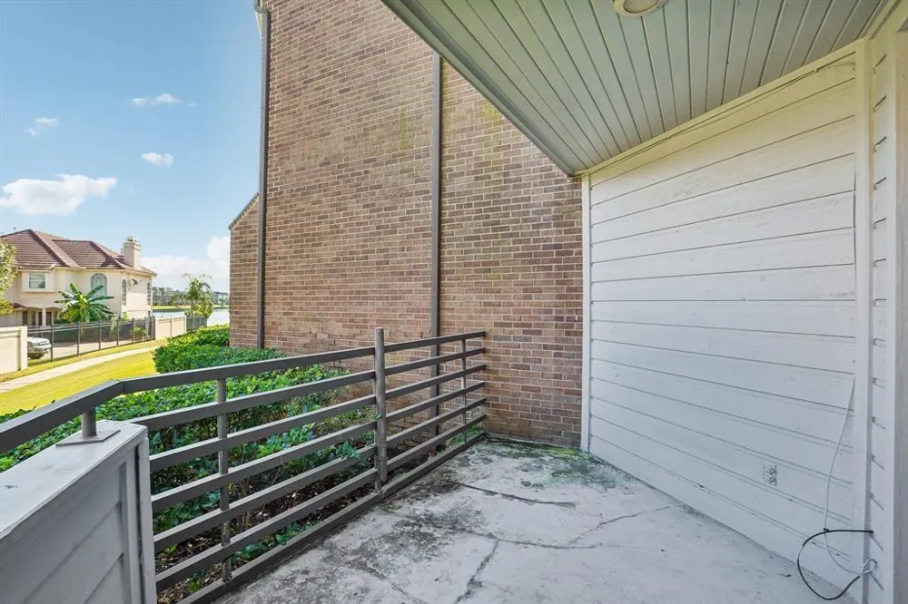1725 Enterprise Avenue League City, TX 77573