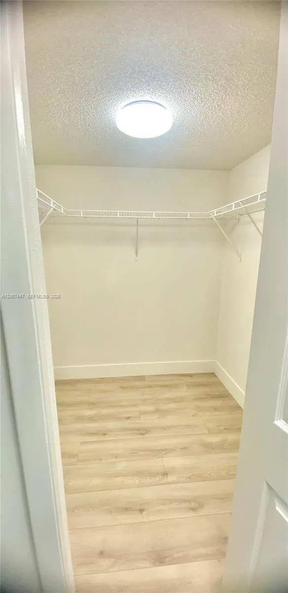 240 Lakeview Dr #303 Weston, FL 33326