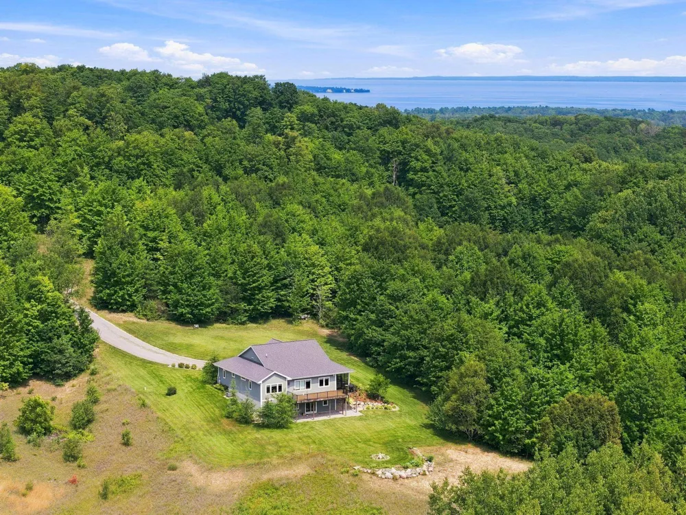 7684 Gerber Drive Leelanau Township, MI 49670
