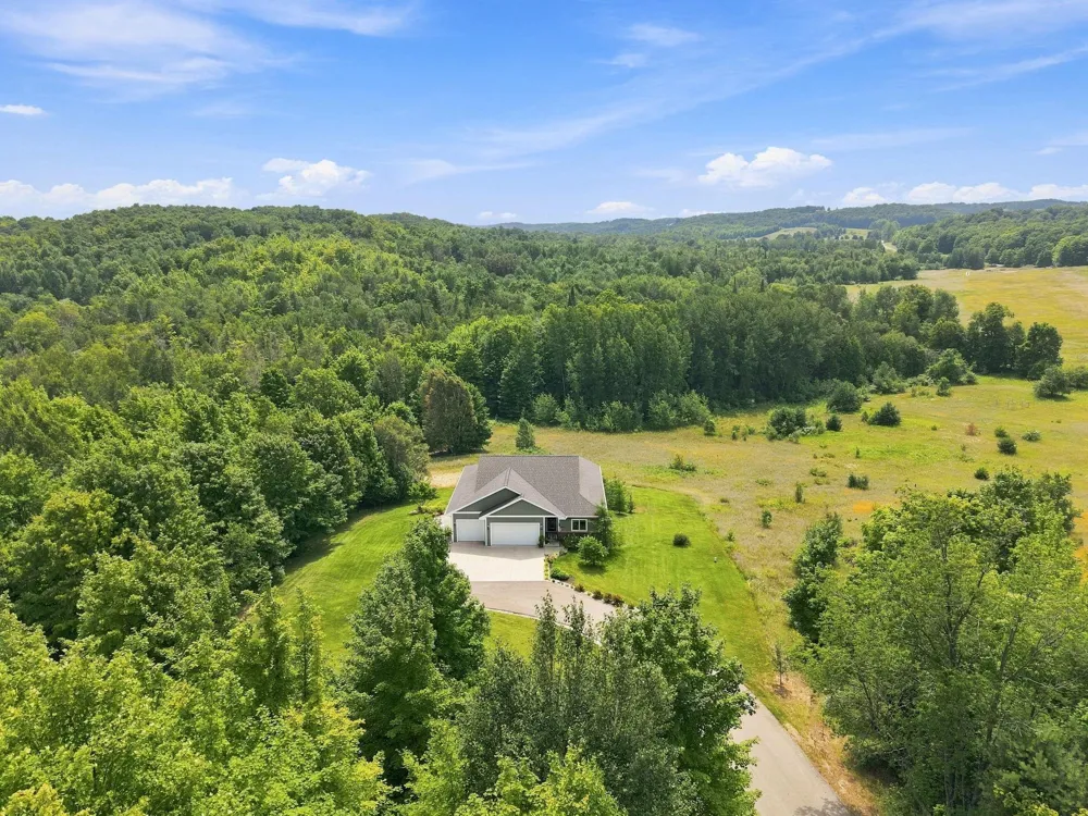 7684 Gerber Drive Leelanau Township, MI 49670