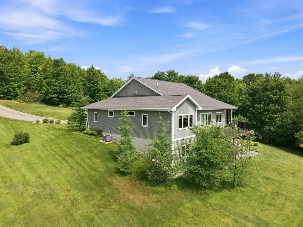 7684 Gerber Drive Leelanau Township, MI 49670