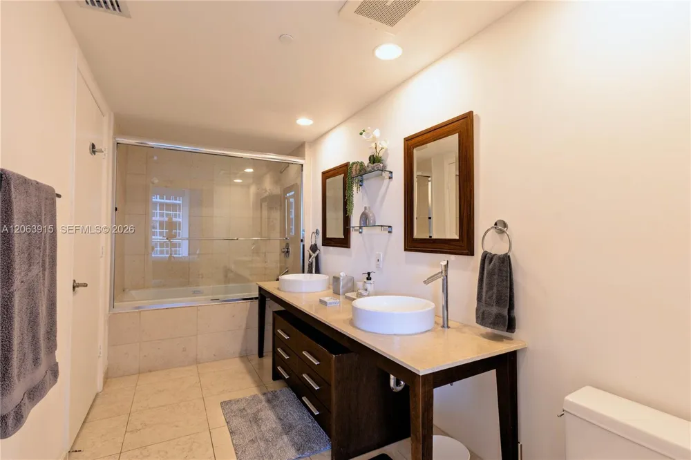 475 Brickell Ave #4511 Miami, FL 33131