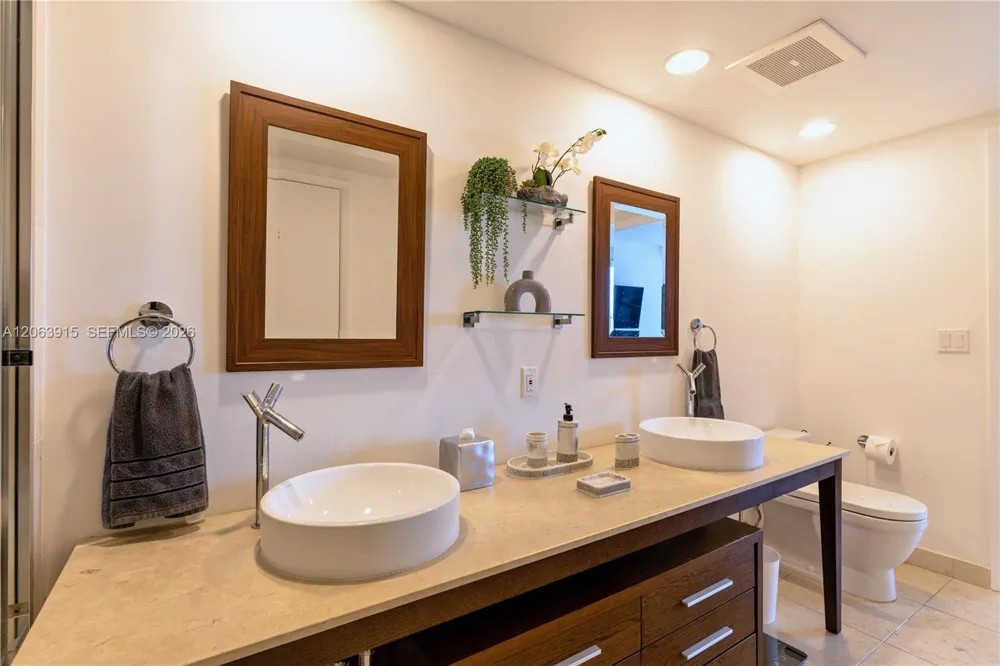 475 Brickell Ave #4511 Miami, FL 33131