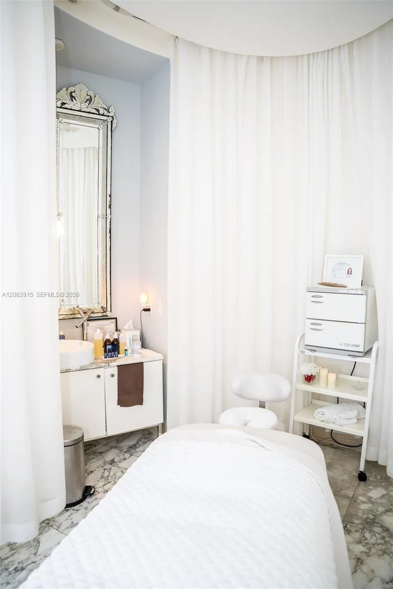 475 Brickell Ave #4511 Miami, FL 33131