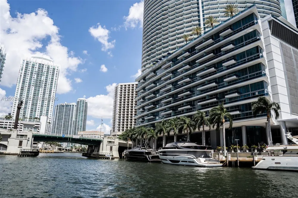 475 Brickell Ave #4511 Miami, FL 33131