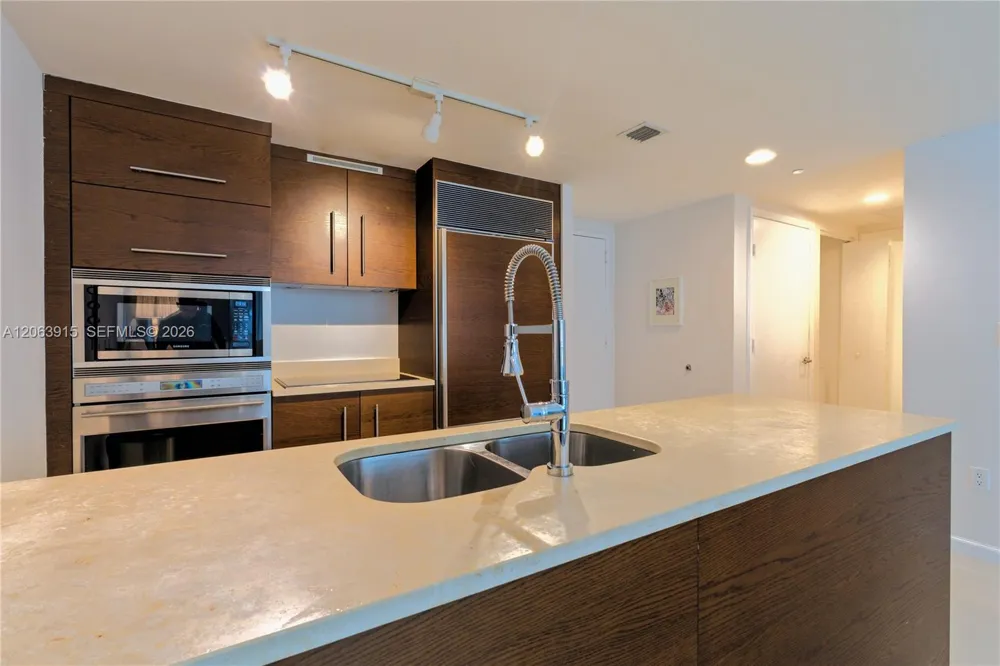475 Brickell Ave #4511 Miami, FL 33131