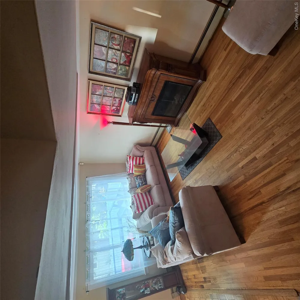 148 Cedar Street Valley Stream, NY 11580