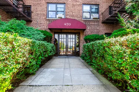 470 N Broadway #B23