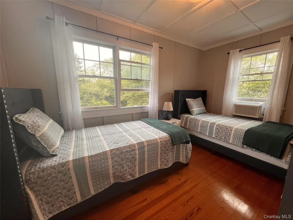 46 crescent Avenue Seaview, NY 11770