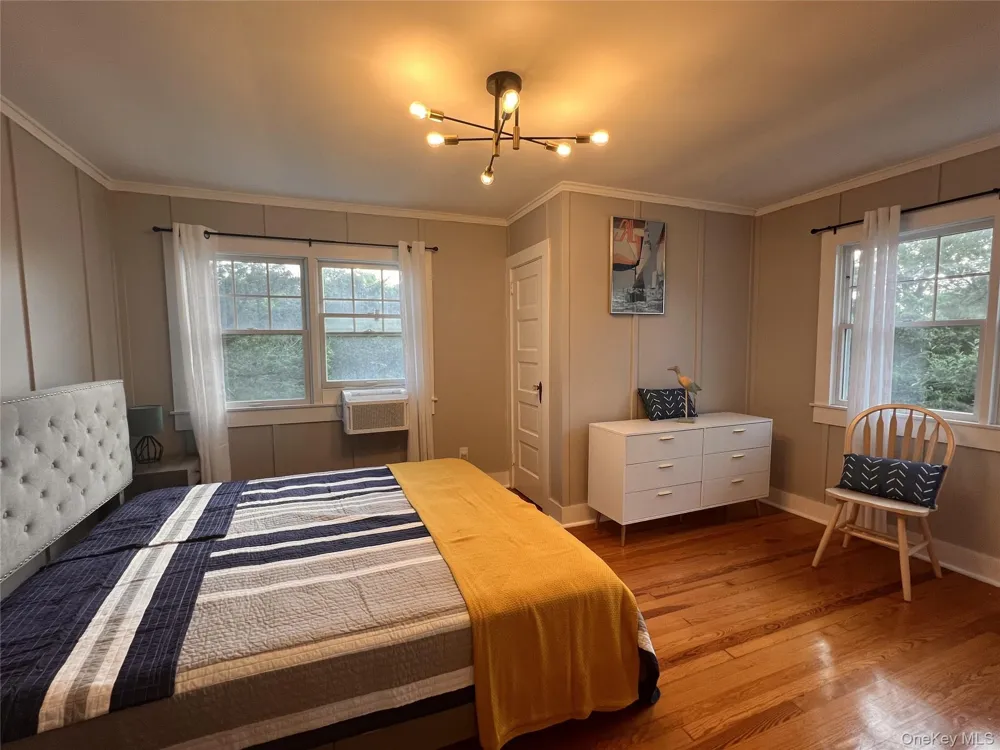 46 crescent Avenue Seaview, NY 11770
