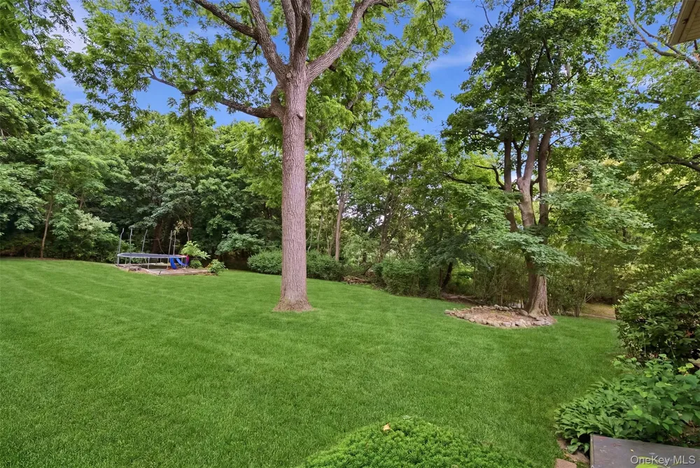 863 Lake Road Huntington, NY 11743