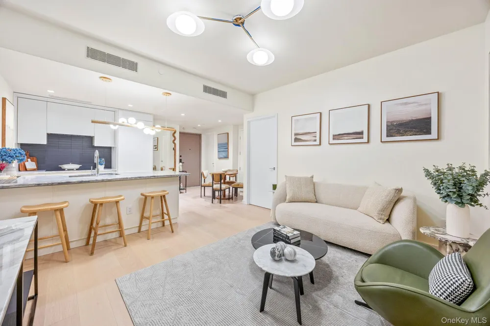 58-01 Queens Boulevard #10D Woodside, NY 11377