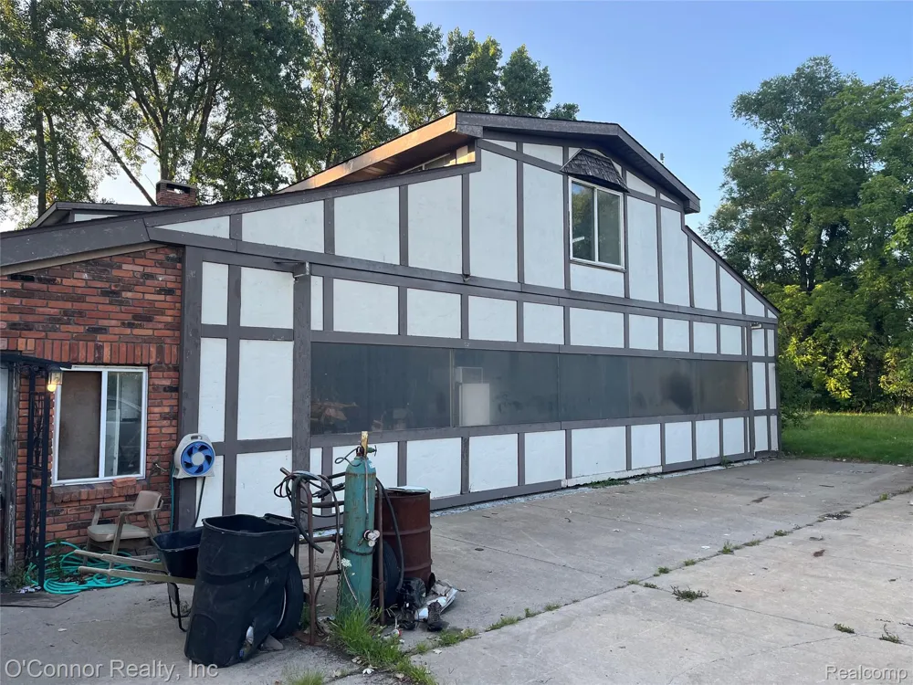 1100 La Croix Road Clay Township, MI 48028