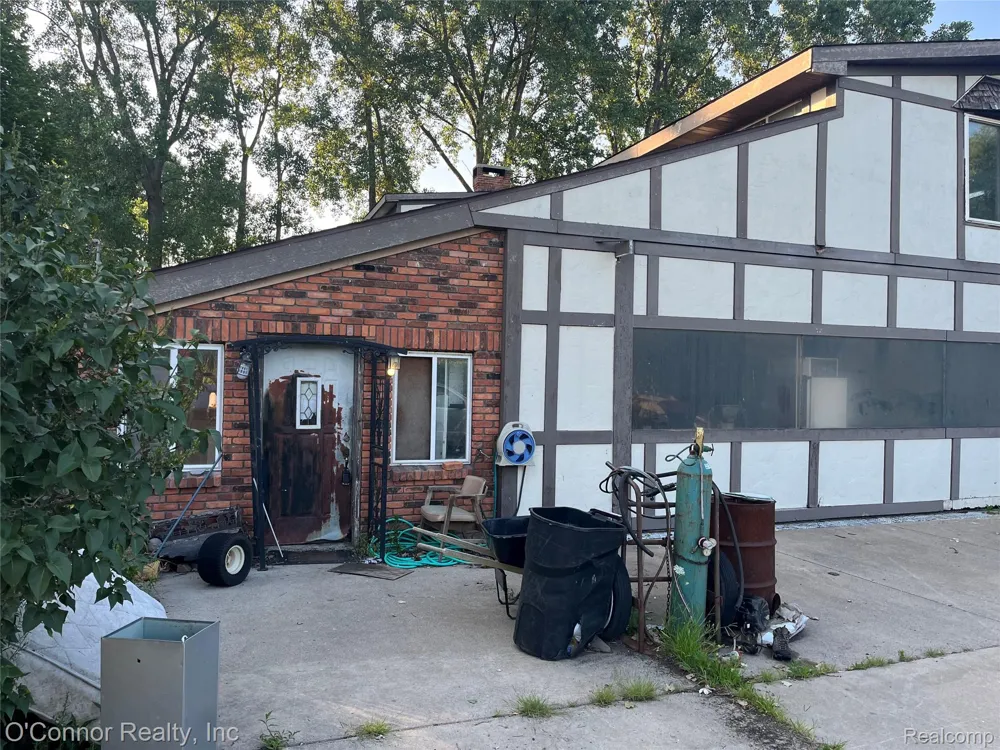 1100 La Croix Road Clay Township, MI 48028
