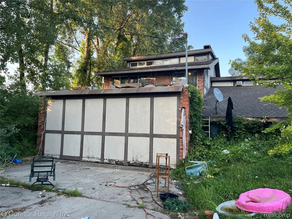1100 La Croix Road Clay Township, MI 48028