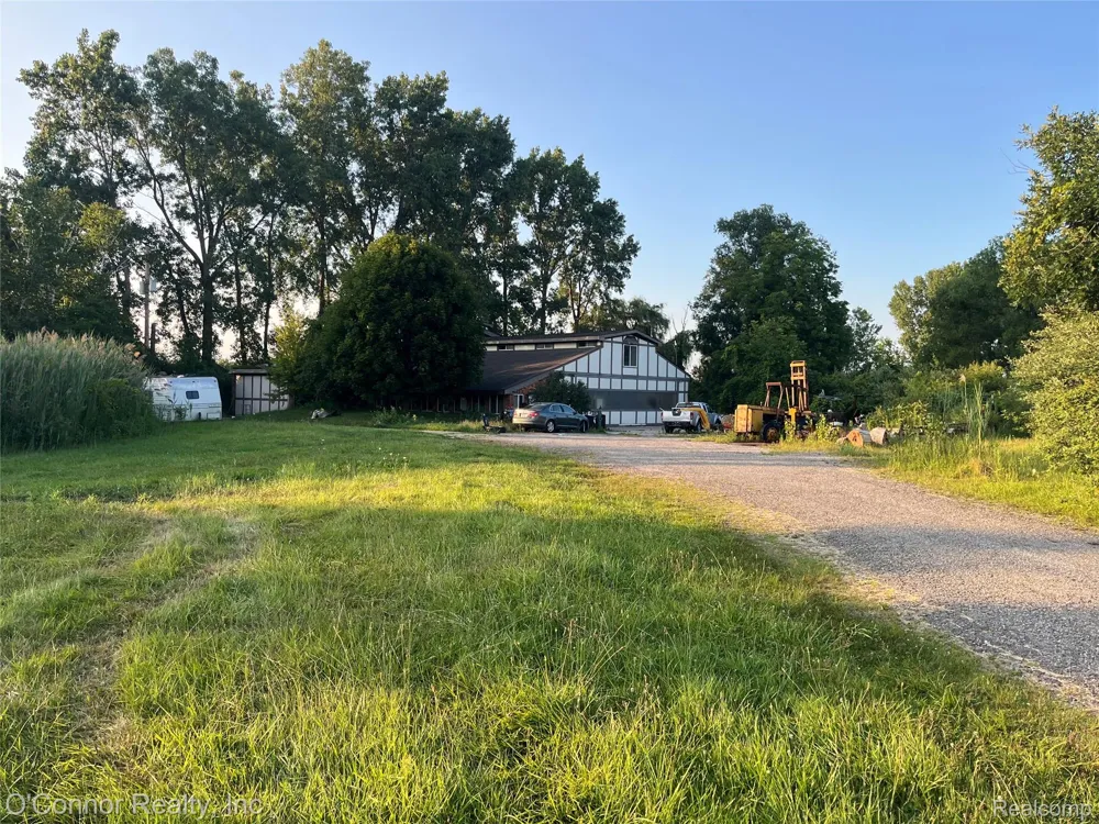 1100 La Croix Road Clay Township, MI 48028
