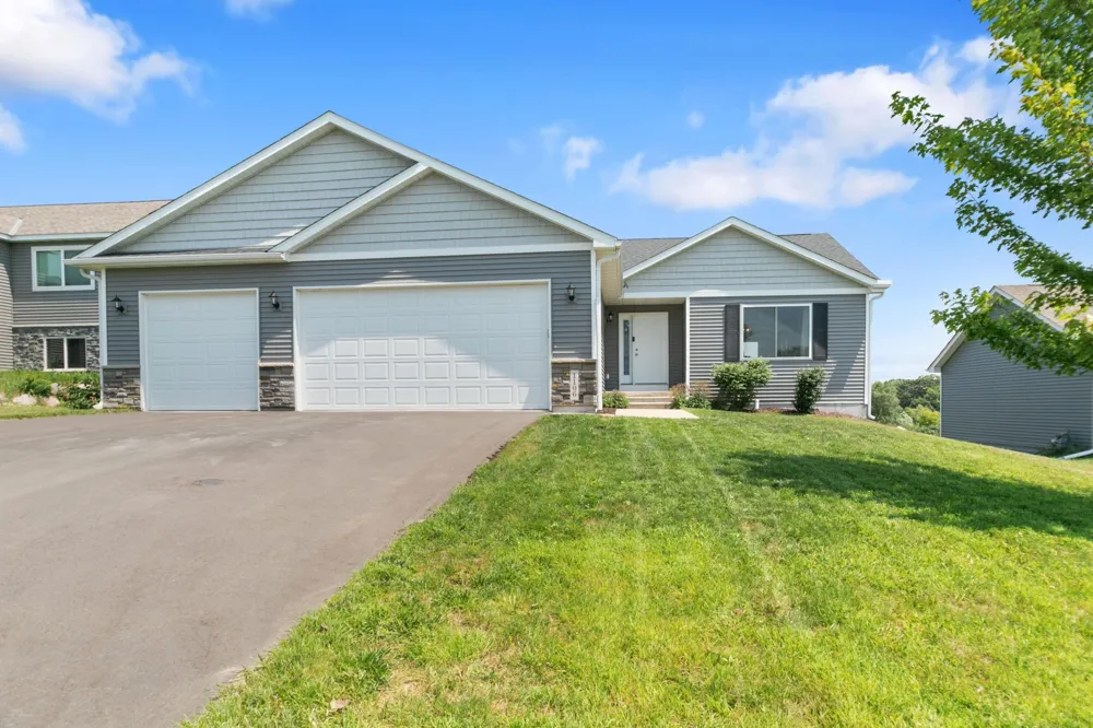 1106 Rolling Hills Drive NW Montgomery, MN 56069