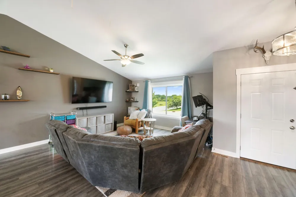 1106 Rolling Hills Drive NW Montgomery, MN 56069