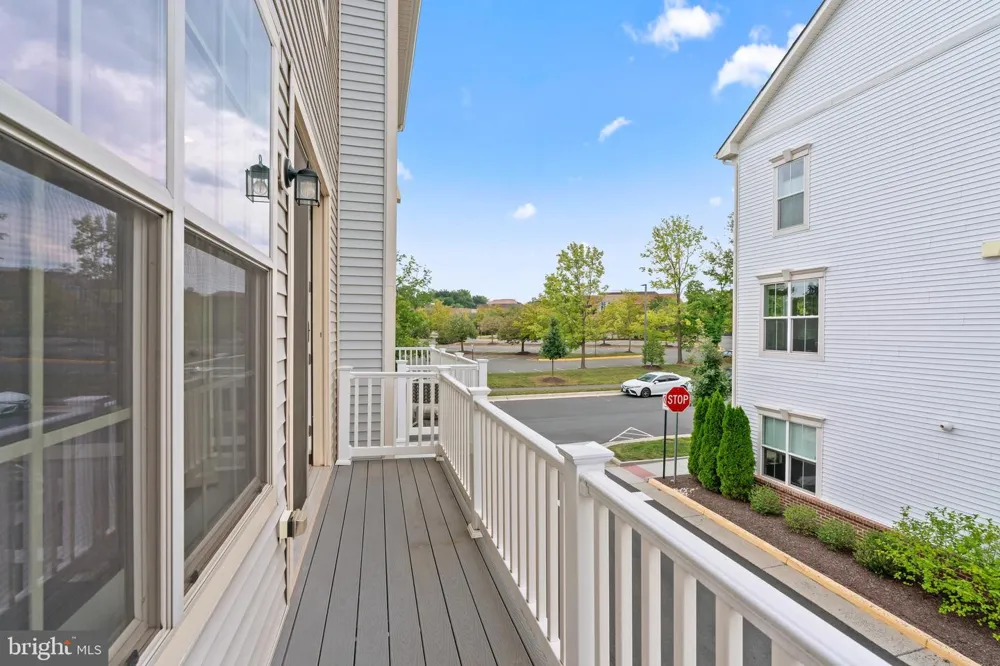 5284 RIDGEVIEW RETREAT DRIVE Chantilly, VA 20151
