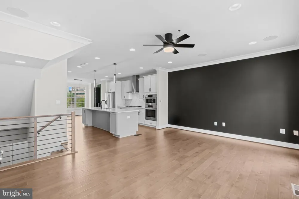 5284 RIDGEVIEW RETREAT DRIVE Chantilly, VA 20151