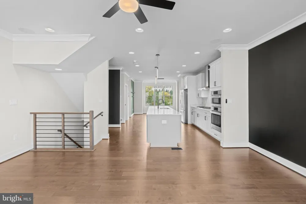 5284 RIDGEVIEW RETREAT DRIVE Chantilly, VA 20151