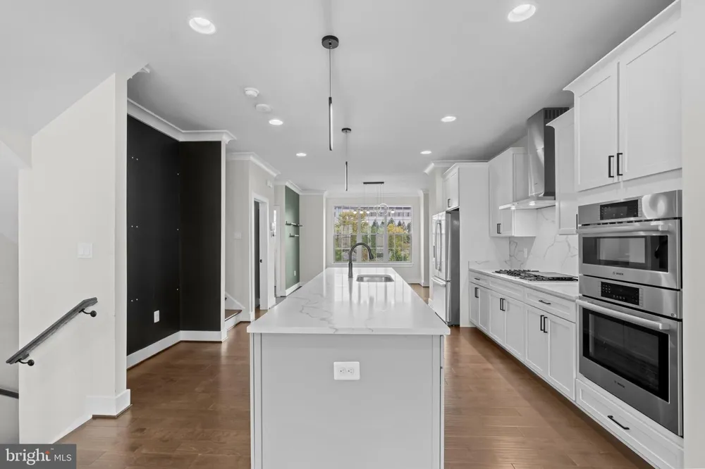 5284 RIDGEVIEW RETREAT DRIVE Chantilly, VA 20151