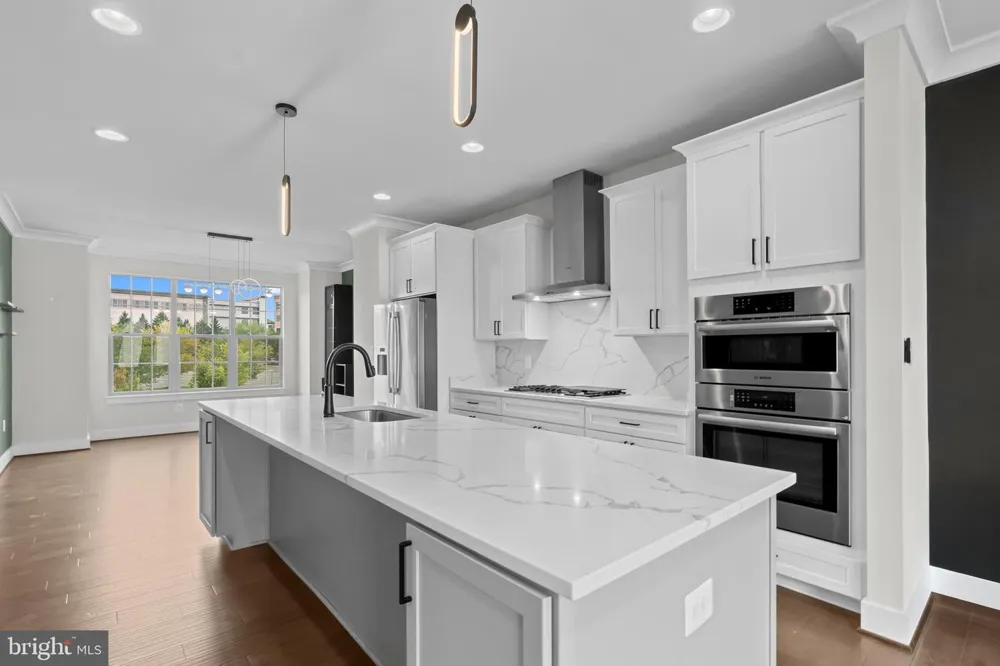 5284 RIDGEVIEW RETREAT DRIVE Chantilly, VA 20151